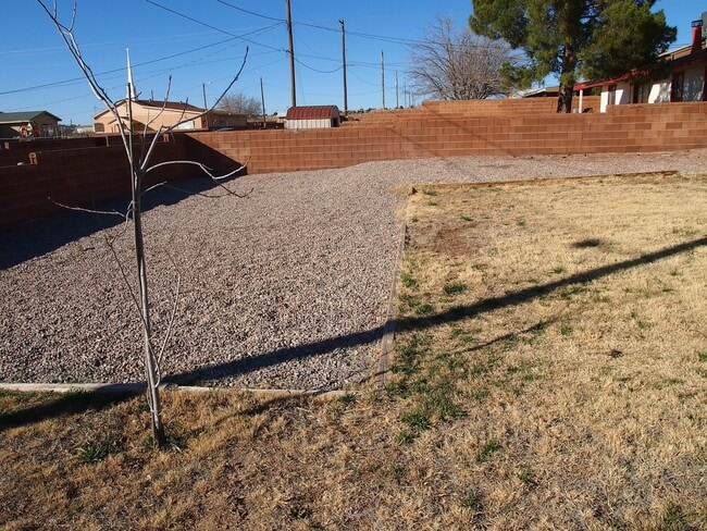 2409 Utah Ave in Alamogordo, NM - Building Photo - Building Photo