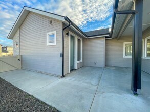 6273 S Binky Ave in Kuna, ID - Building Photo - Building Photo