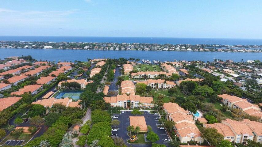 160 Yacht Club Way, Unit 102 in Hypoluxo, FL - Building Photo