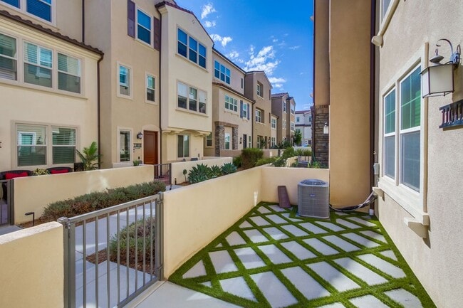 11011 Peyton Wy in San Diego, CA - Foto de edificio - Building Photo