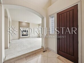 10139 NW Skyline Heights Dr in Portland, OR - Building Photo - Building Photo