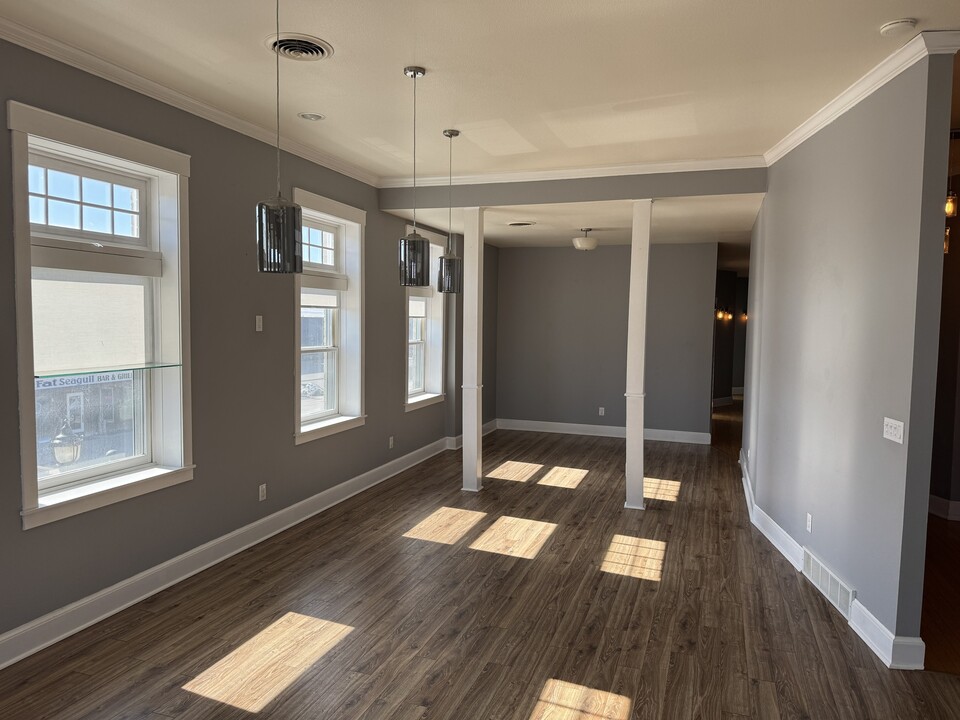 822 S 8th St, Unit Upper Unit in Manitowoc, WI - Foto de edificio