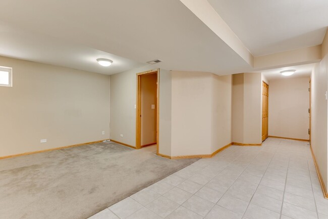 7853 W Cahill Terrace-Unit -G in Chicago, IL - Building Photo - Building Photo