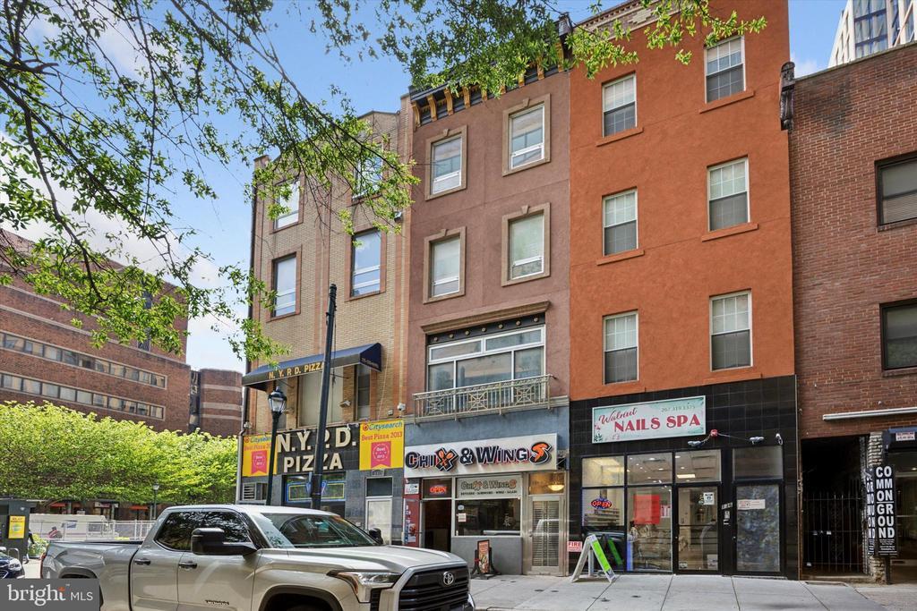138 S 11th St in Philadelphia, PA - Building Photo