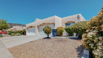 7905 Minge Rd NW in Albuquerque, NM - Building Photo
