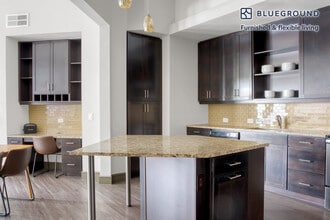 3201 Esperanza Crossing in Austin, TX - Foto de edificio - Building Photo