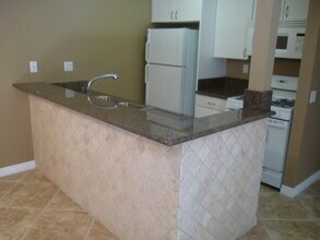 18350 Hatteras St, Unit 108 in Tarzana, CA - Building Photo - Building Photo