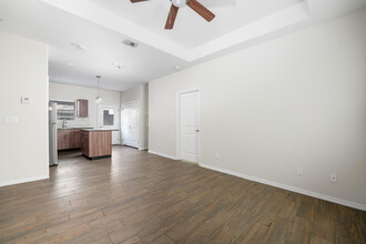 UNION SQUARE APARTMENTS in Edinburg, TX - Building Photo - Interior Photo