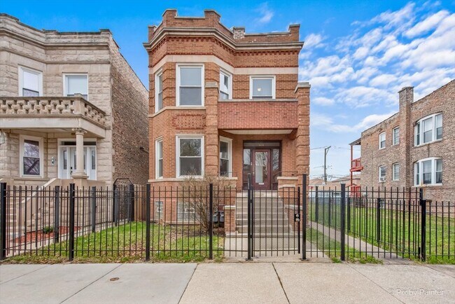 property at 5233 W Quincy St