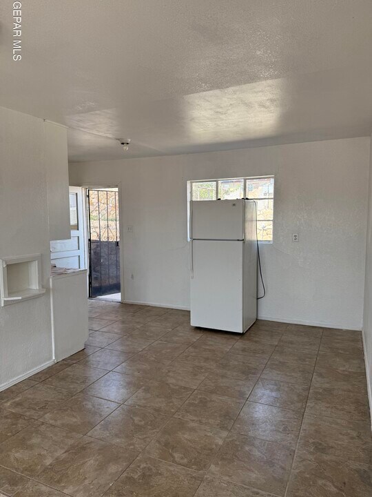 1300 N Ochoa St in El Paso, TX - Building Photo