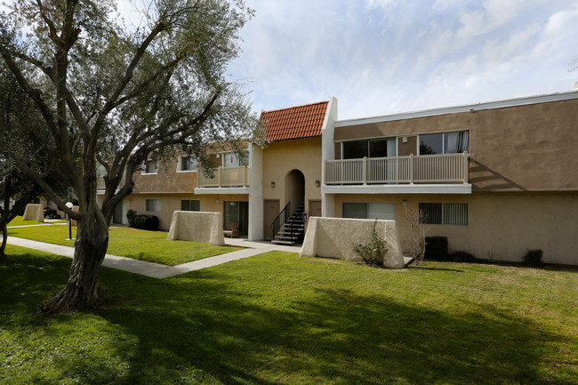 River Rock in Hemet, CA - Foto de edificio - Building Photo