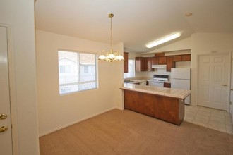 Swift Court Apartments in Fresno, CA - Building Photo - Building Photo