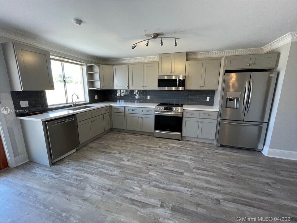 222 N Federal Hwy-Unit -201 in Dania Beach, FL - Building Photo