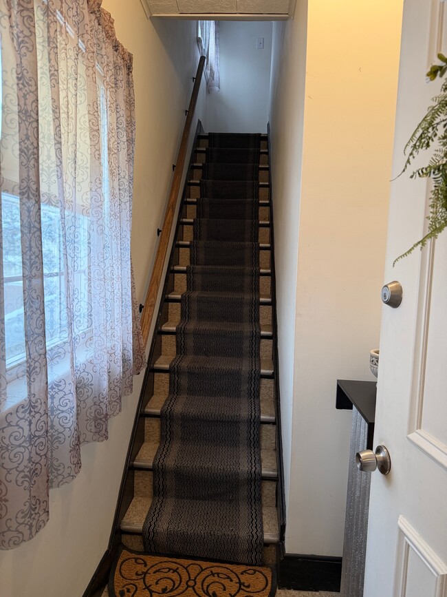 272 Castle Ter, Unit 2 in Lyndhurst, NJ - Building Photo - Building Photo