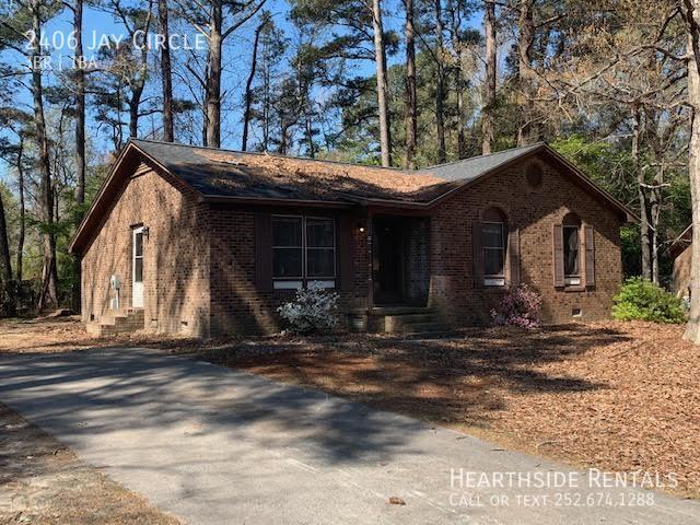 2406 Jay Cir in Greenville, NC - Foto de edificio