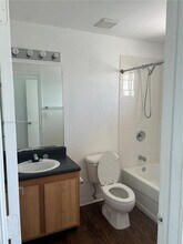 2050 NE 167th St in North Miami Beach, FL - Building Photo - Building Photo