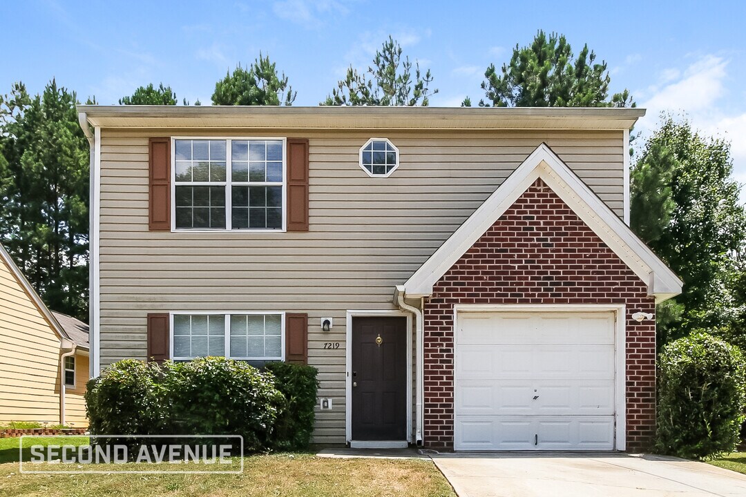 7219 Ravenwood Ln in Stonecrest, GA - Foto de edificio