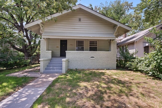 property at 631 SW Lindenwood Ave