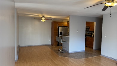 9-S125 Lake Dr in Willowbrook, IL - Building Photo - Building Photo