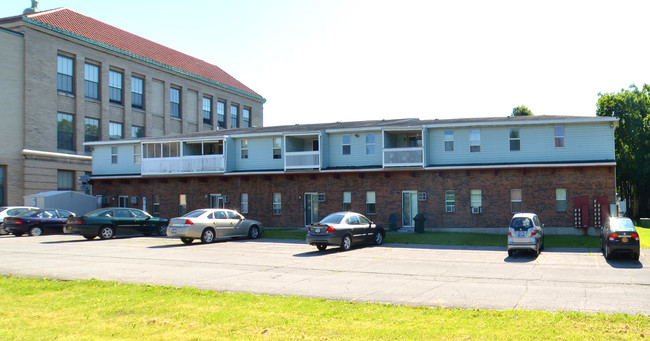 Roosevelt on Main Apartments in Tonawanda, NY - Building Photo - Building Photo