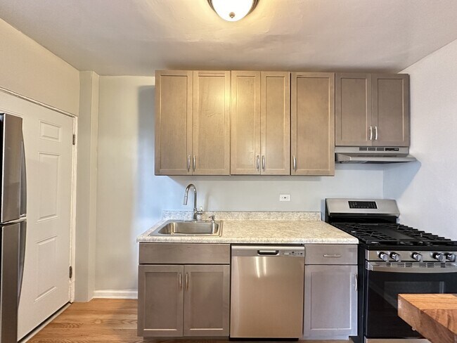 7000 N Paulina St in Chicago, IL - Building Photo - Building Photo