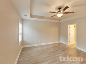 1008 Azalea Ct in Ashland City, TN - Foto de edificio - Building Photo