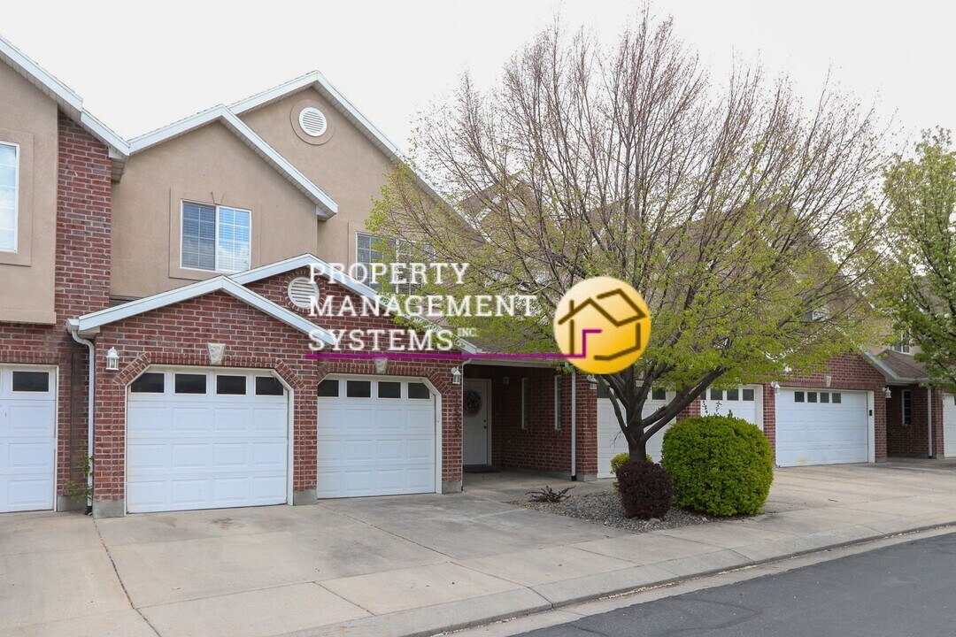 10505 Sage Flats Way in South Jordan, UT - Building Photo