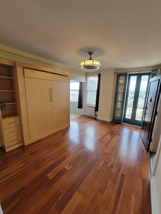 455 E Ocean Blvd in Long Beach, CA - Building Photo - Building Photo