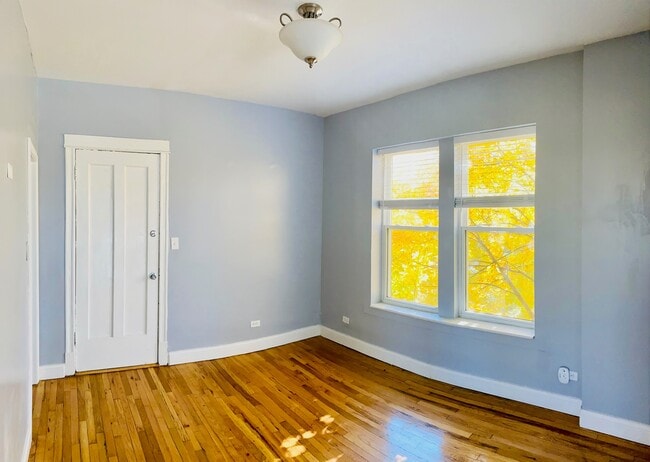 2102 W 37th St, Unit 3R in Chicago, IL - Building Photo - Building Photo