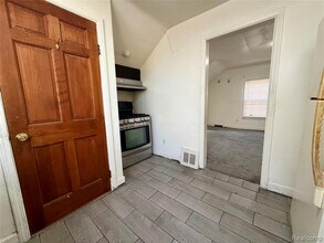 6120 Middlesex St in Dearborn, MI - Foto de edificio - Building Photo