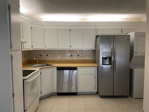 204 Foxtail Dr in Greenacres, FL - Building Photo - Building Photo