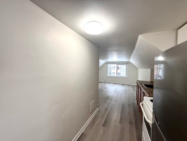 169 East Avenue S in Hamilton, ON - Building Photo - Building Photo