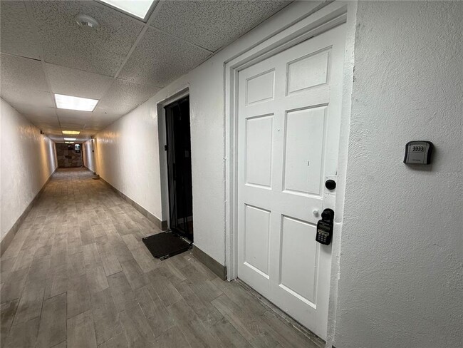 8923 N 40th St in Tampa, FL - Foto de edificio - Building Photo