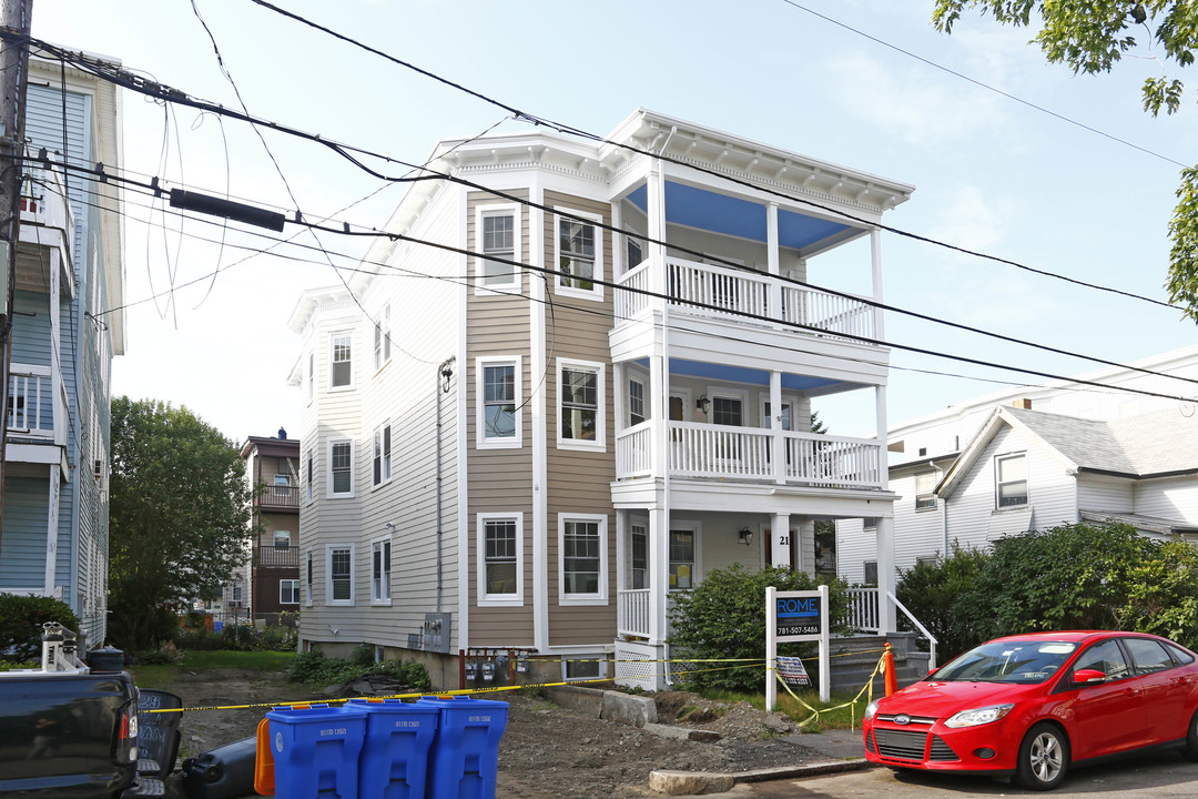 21 Seafoam Ave in Winthrop, MA - Building Photo