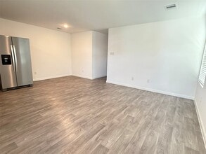 16770 N Marie Vlg Dr in Conroe, TX - Building Photo - Building Photo