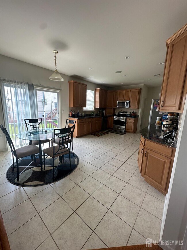 25 Eddington Ln in Monroe Township, NJ - Building Photo - Building Photo