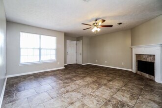 176 Lyndhurst Dr in La Vergne, TN - Building Photo - Building Photo