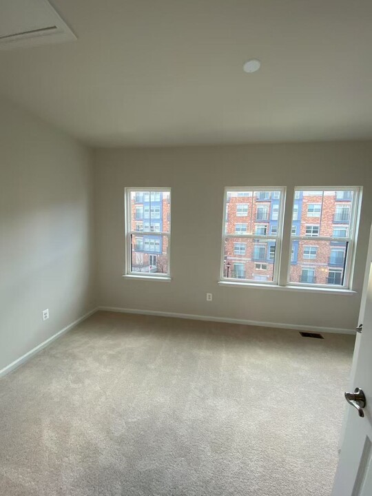5327 Smith's Cv Ln in Greenbelt, MD - Building Photo