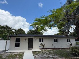 19255 NW 47th Pl in Miami Gardens, FL - Building Photo