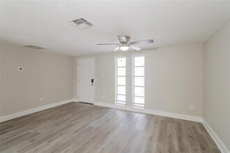 5720 Chipper Dr in New Port Richey, FL - Building Photo - Building Photo