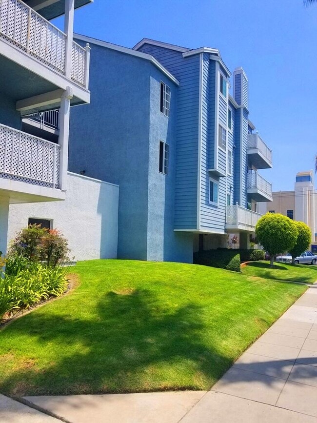 property at 955 E 3rd St