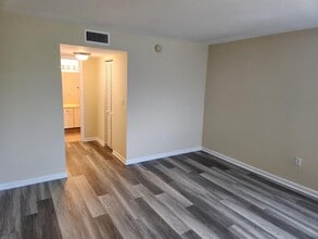 731 N Pine Island Rd, Unit 402 in Plantation, FL - Building Photo - Building Photo