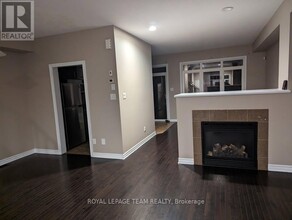 221 Waymark Crescent in Ottawa, ON - Building Photo - Building Photo