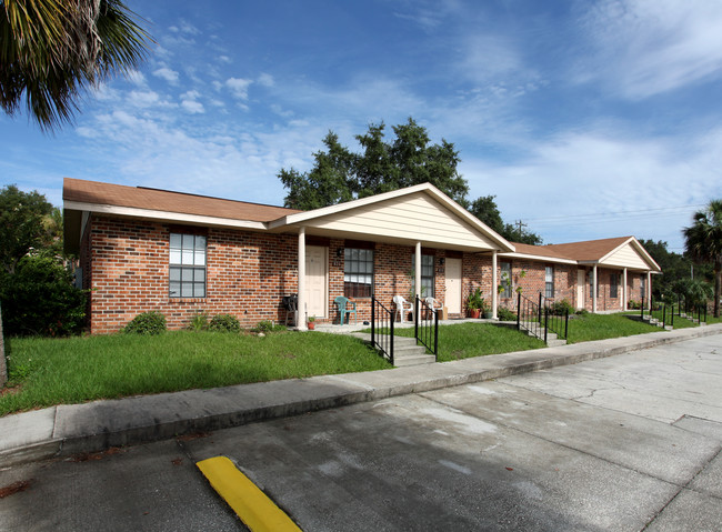 Sun Village Apartments in Groveland, FL - Building Photo - Building Photo