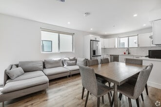 1204 W 37th Dr in Los Angeles, CA - Building Photo - Building Photo