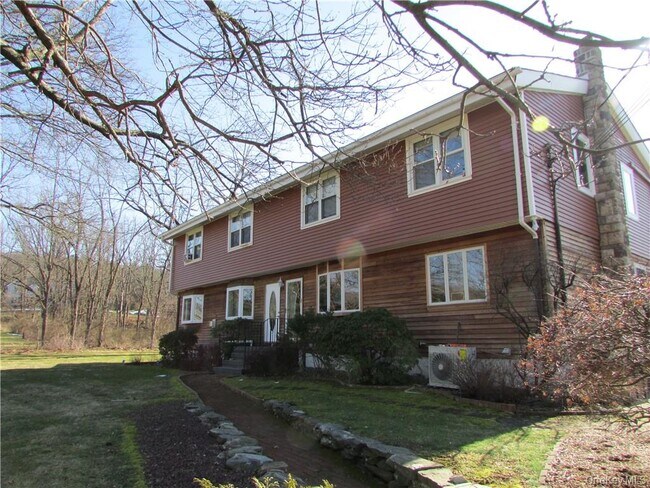 10 Tomily Rd in Cornwall, NY - Building Photo - Building Photo