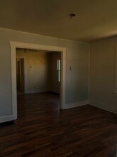 1305 E Lawrence St, Unit 1 in Decatur, IL - Foto de edificio - Building Photo