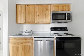 214 S Ingalls St, Unit 1 in Lakewood, CO - Building Photo - Building Photo