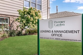 Premier Garden Apartments in Barberton, OH - Foto de edificio - Building Photo