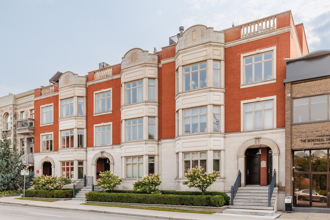 4654 Sainte-Catherine Rue O in Westmount, QC - Building Photo